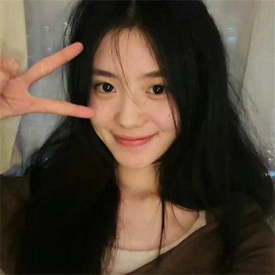 霓虹灯下的圣教士